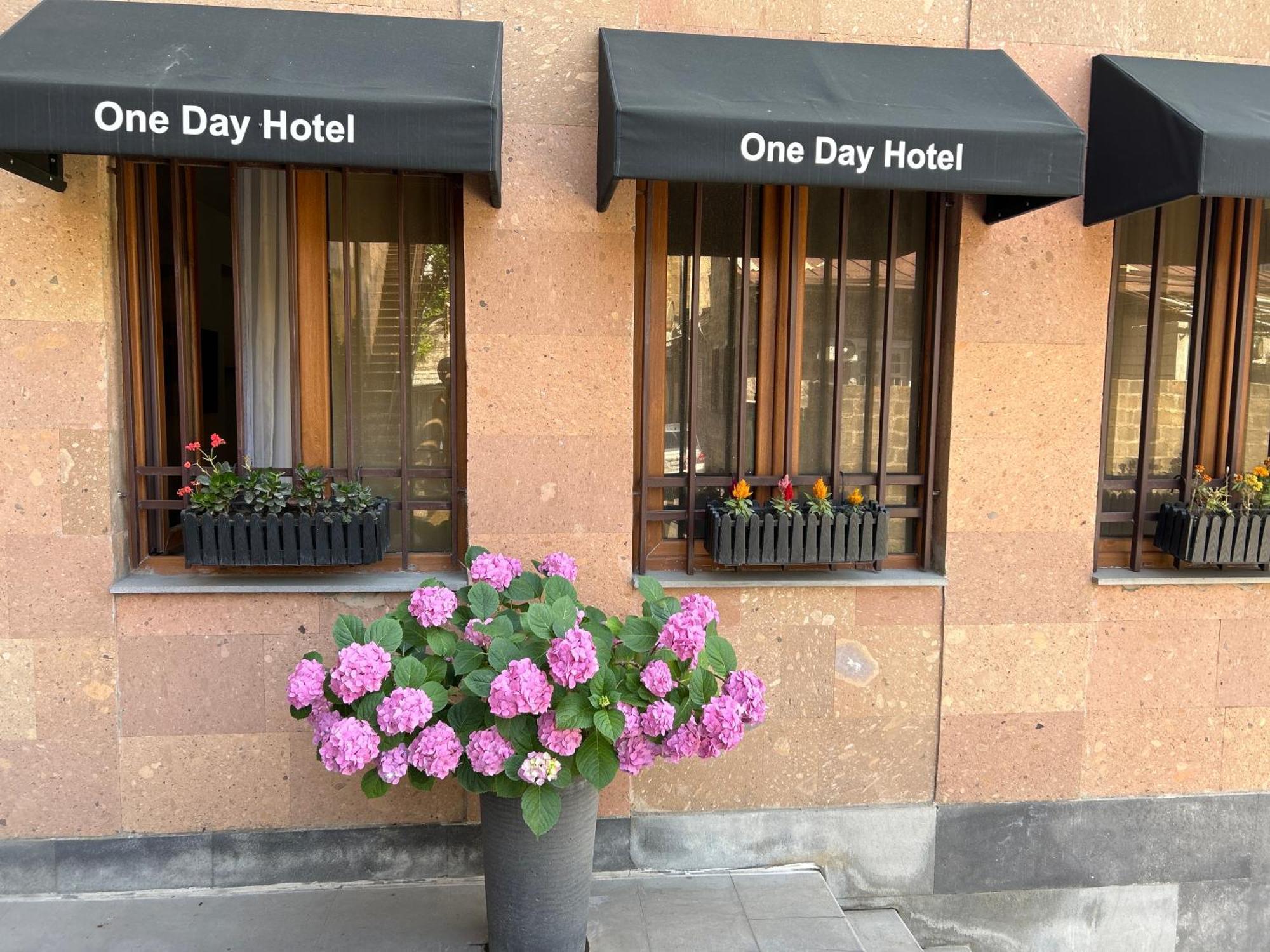 One Day Hotel Ереван Екстериор снимка